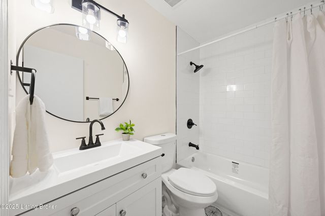 1602 Acosta Ct, La Grange, KY 40031