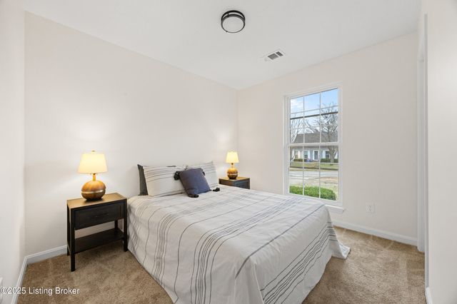 1602 Acosta Ct, La Grange, KY 40031