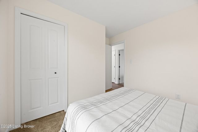 1602 Acosta Ct, La Grange, KY 40031