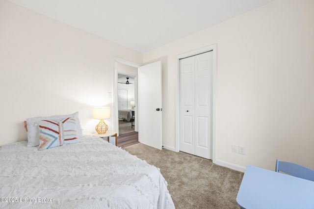 1602 Acosta Ct, La Grange, KY 40031