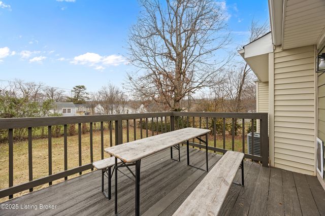 1602 Acosta Ct, La Grange, KY 40031