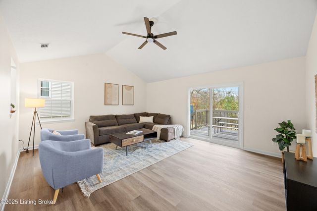 1602 Acosta Ct, La Grange, KY 40031