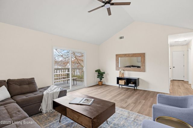 1602 Acosta Ct, La Grange, KY 40031