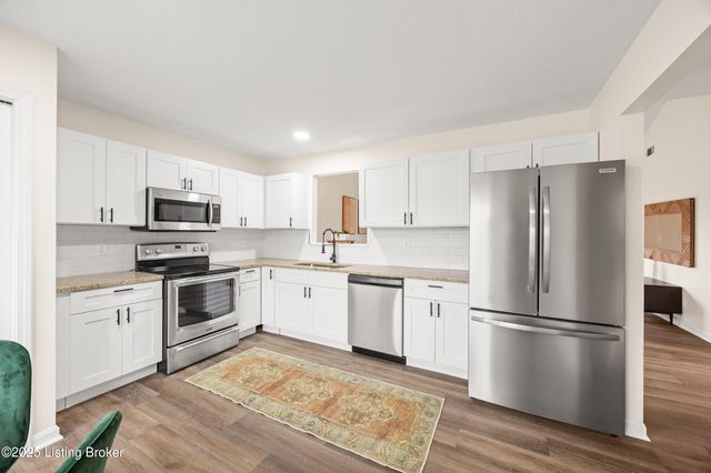 1602 Acosta Ct, La Grange, KY 40031