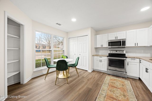 1602 Acosta Ct, La Grange, KY 40031