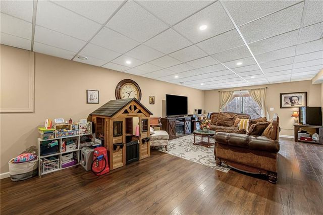 1833 NW 82nd Street, Kansas City, MO 64151