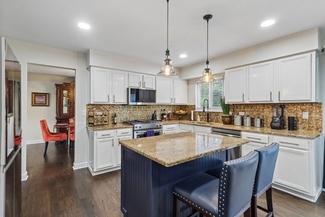 18106 W Hampshire Drive, Gurnee, IL 60031