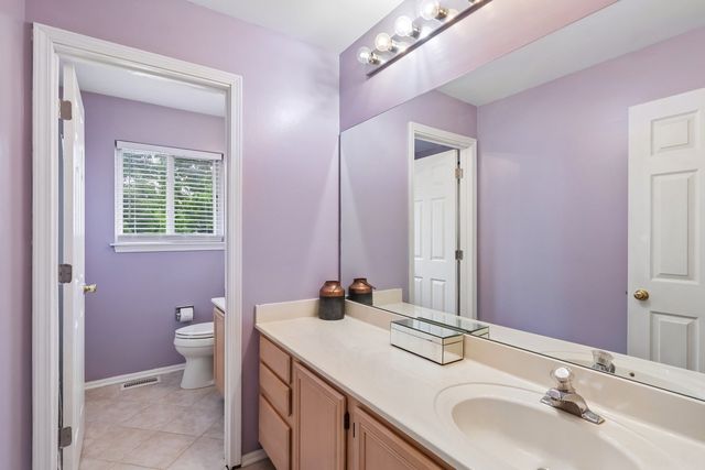 18106 W Hampshire Drive, Gurnee, IL 60031