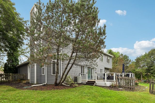 18106 W Hampshire Drive, Gurnee, IL 60031