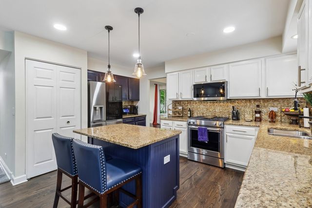 18106 W Hampshire Drive, Gurnee, IL 60031