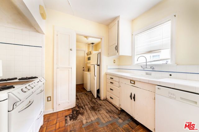 2125 Selby Avenue, Los Angeles, CA 90025