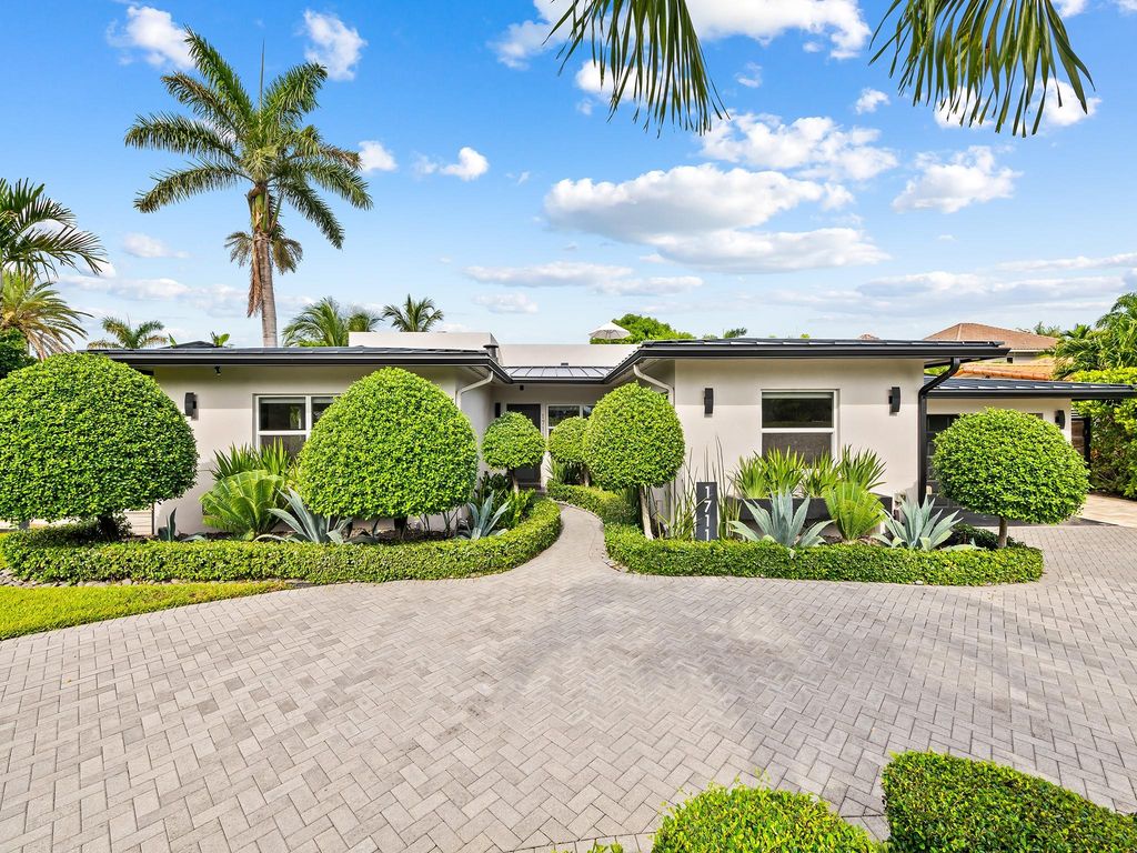 1711 Bayview Dr, Fort Lauderdale, FL 33305