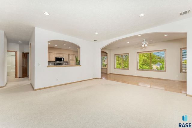 5918 S Grand Lodge Pl, Sioux Falls, SD 57108