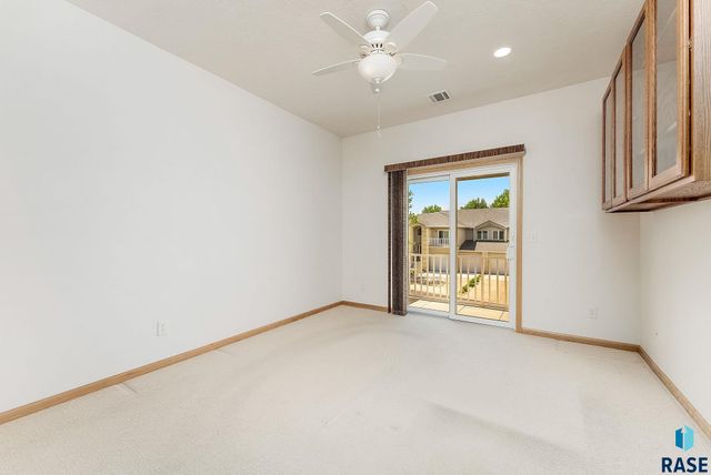 5918 S Grand Lodge Pl, Sioux Falls, SD 57108