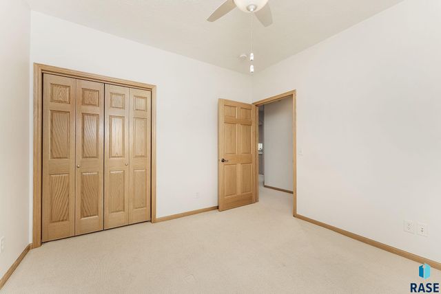 5918 S Grand Lodge Pl, Sioux Falls, SD 57108