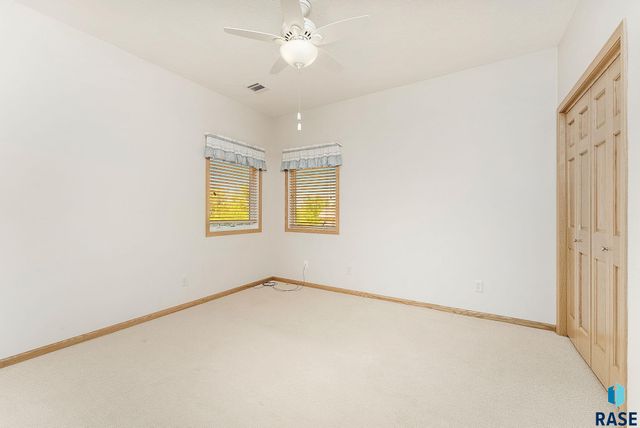 5918 S Grand Lodge Pl, Sioux Falls, SD 57108