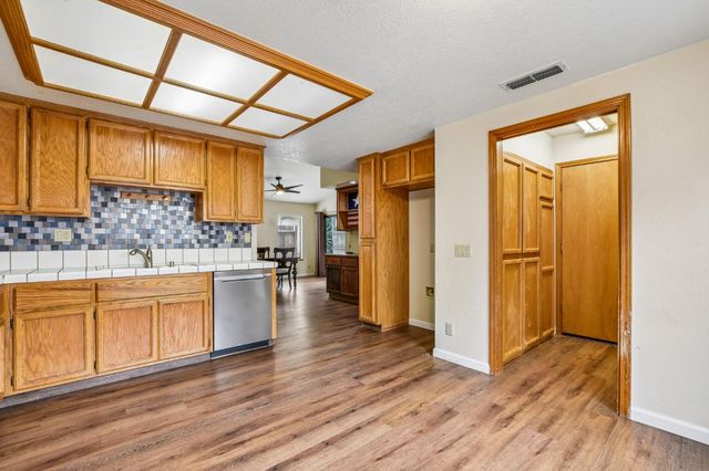 2004 Fernwood Cir, Roseville, CA 95661