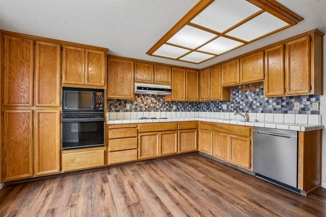 2004 Fernwood Cir, Roseville, CA 95661