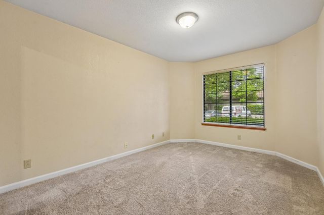 2004 Fernwood Cir, Roseville, CA 95661