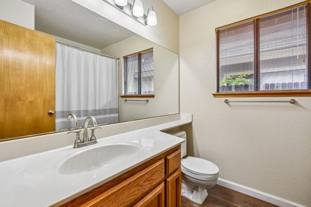 2004 Fernwood Cir, Roseville, CA 95661