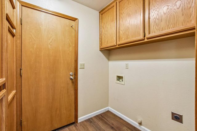 2004 Fernwood Cir, Roseville, CA 95661