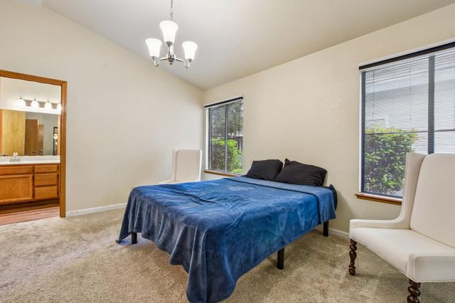 2004 Fernwood Cir, Roseville, CA 95661
