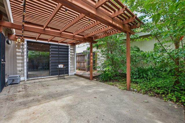 2004 Fernwood Cir, Roseville, CA 95661