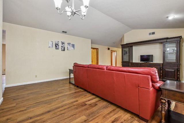 2004 Fernwood Cir, Roseville, CA 95661