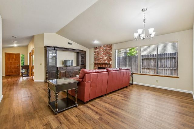2004 Fernwood Cir, Roseville, CA 95661