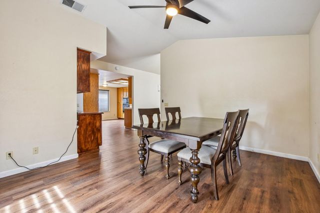 2004 Fernwood Cir, Roseville, CA 95661