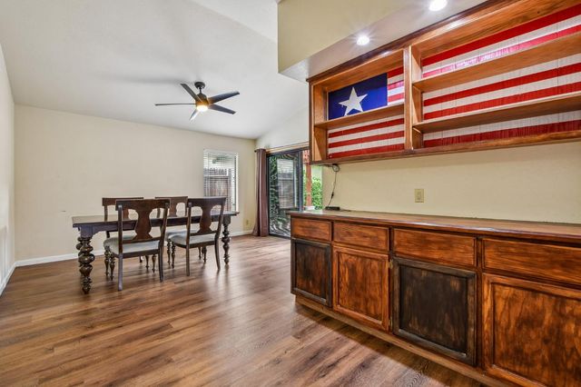 2004 Fernwood Cir, Roseville, CA 95661