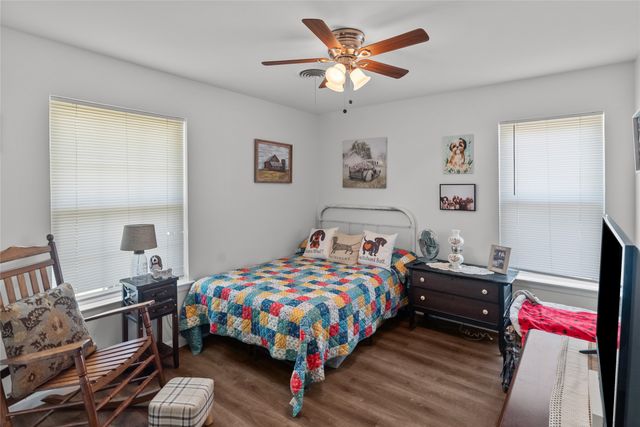 107 Woodard Avenue, Cleburne, TX 76033