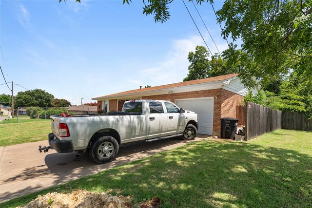 107 Woodard Avenue, Cleburne, TX 76033