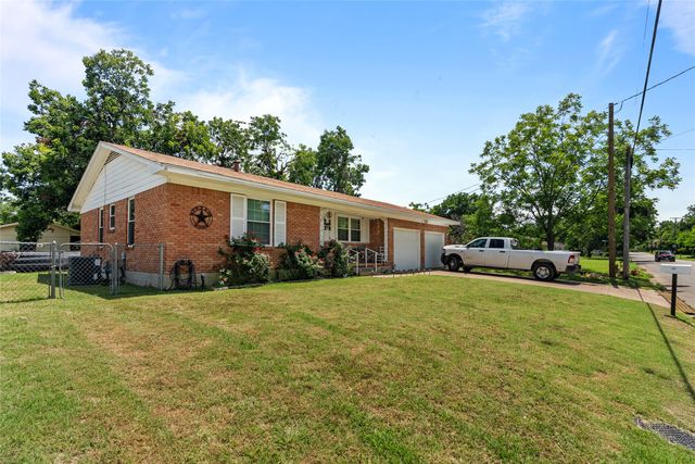 107 Woodard Avenue, Cleburne, TX 76033