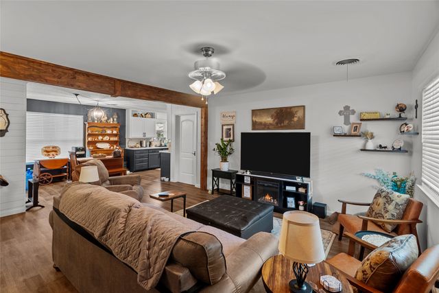 107 Woodard Avenue, Cleburne, TX 76033