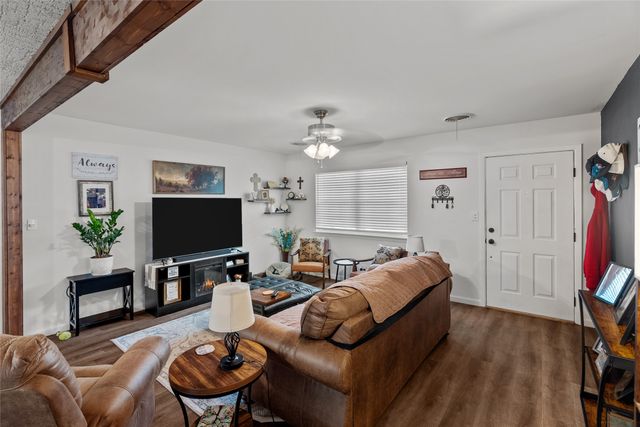 107 Woodard Avenue, Cleburne, TX 76033