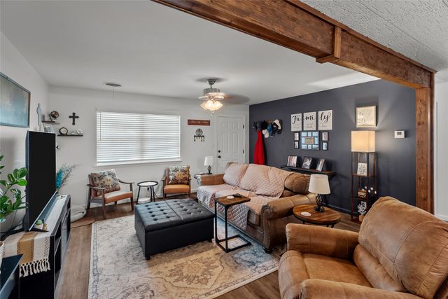 107 Woodard Avenue, Cleburne, TX 76033