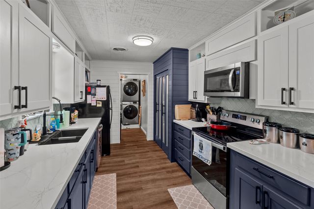 107 Woodard Avenue, Cleburne, TX 76033