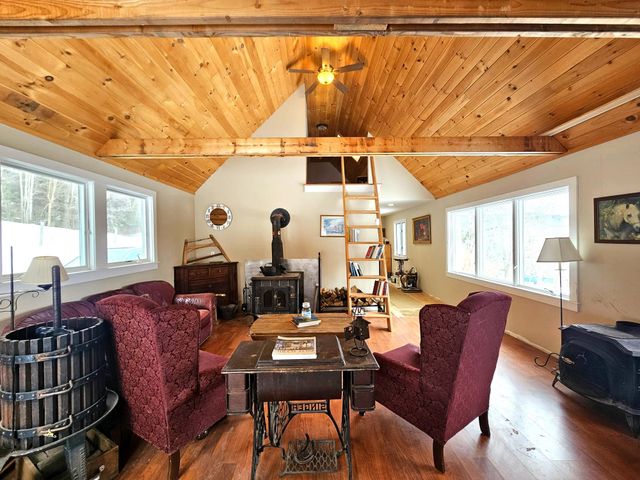 1153 King Hill Road, Readsboro, VT 05350