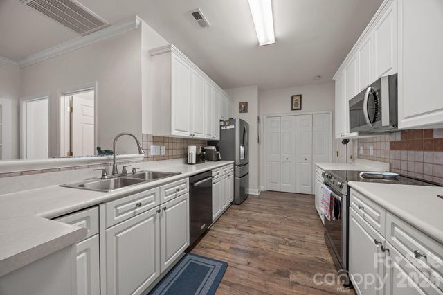 13323 Mint Lake Drive, Matthews, NC 28105