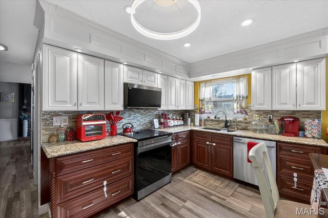 618 Fox Plains Drive, Florissant, MO 63034