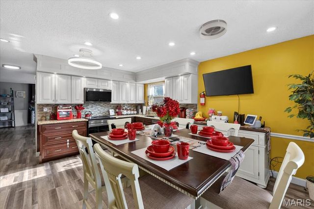 618 Fox Plains Drive, Florissant, MO 63034