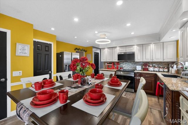 618 Fox Plains Drive, Florissant, MO 63034