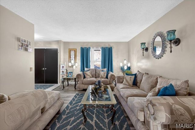 618 Fox Plains Drive, Florissant, MO 63034