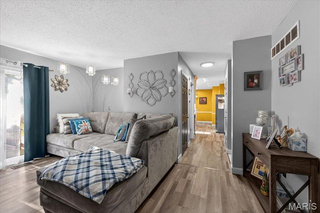 618 Fox Plains Drive, Florissant, MO 63034