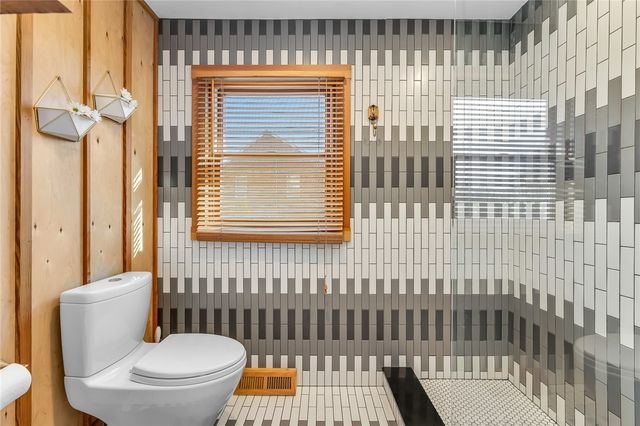 1 Collins Terrace, Middletown, RI 02842