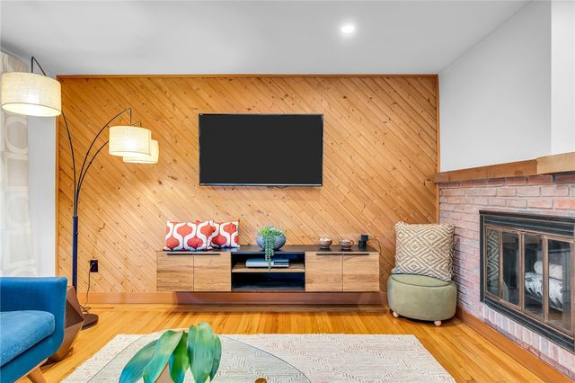 1 Collins Terrace, Middletown, RI 02842