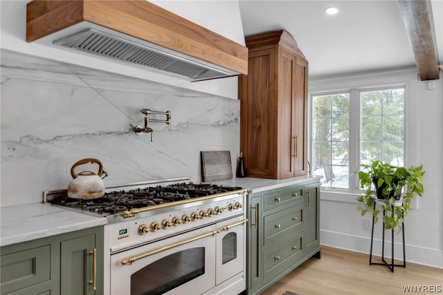 185 Briarhill Rd, Amherst, NY 14221