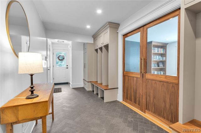 185 Briarhill Rd, Amherst, NY 14221