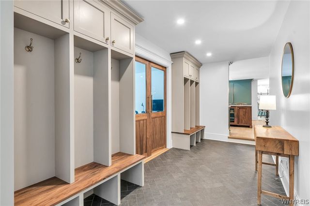 185 Briarhill Rd, Amherst, NY 14221